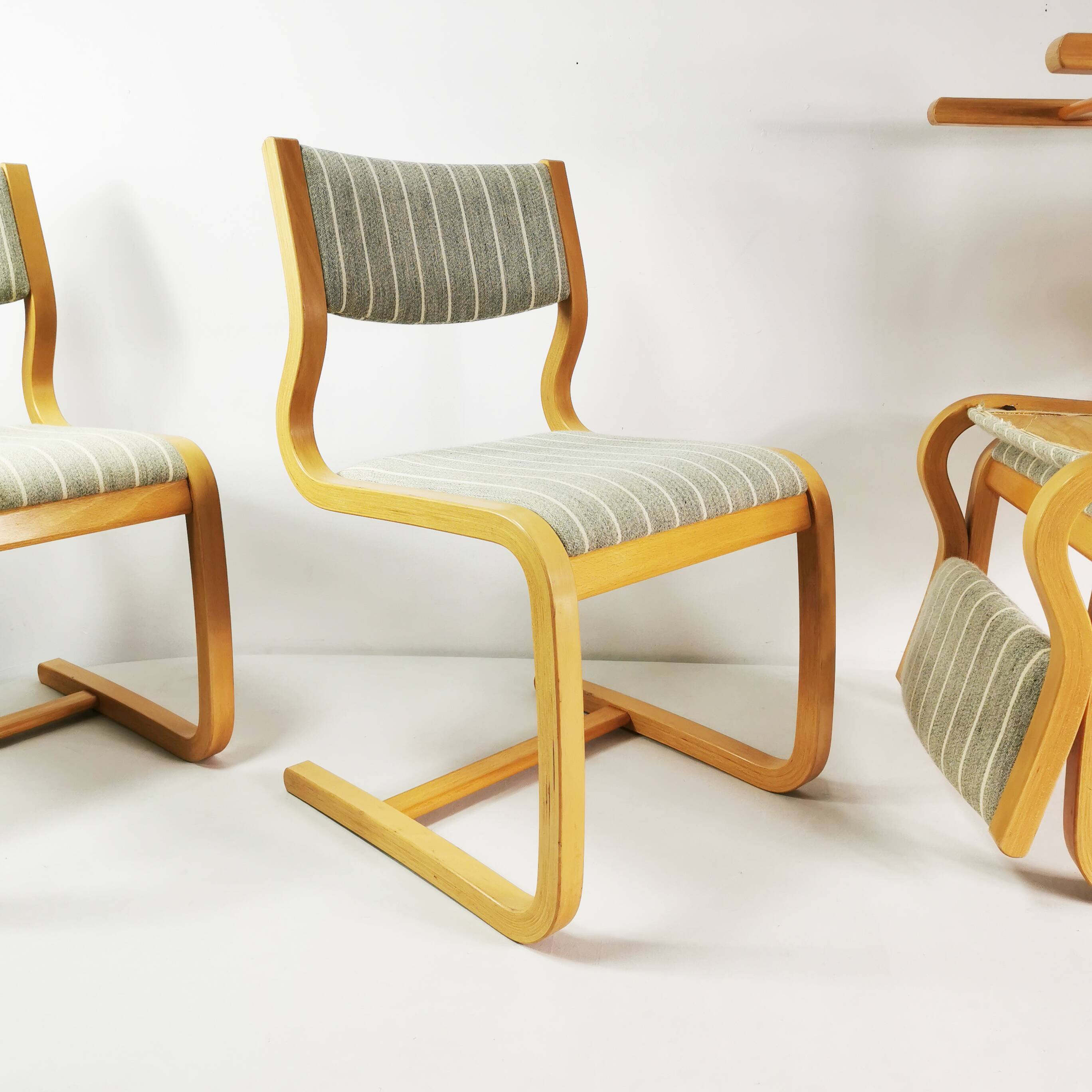 Zestaw 4 krzeseł Mid Century, proj. Magnus Olesen, Dania, late 70.