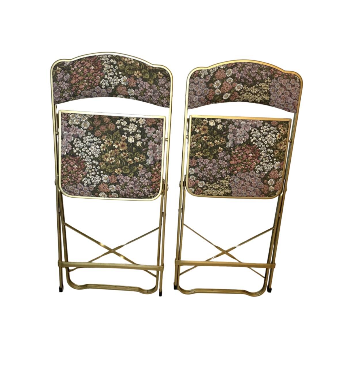 Folding chairs with floral pattern