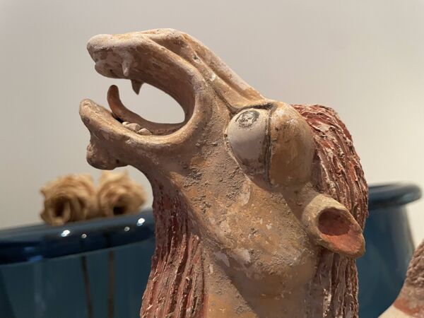 Chameau de grande taille avec traces de polychromie