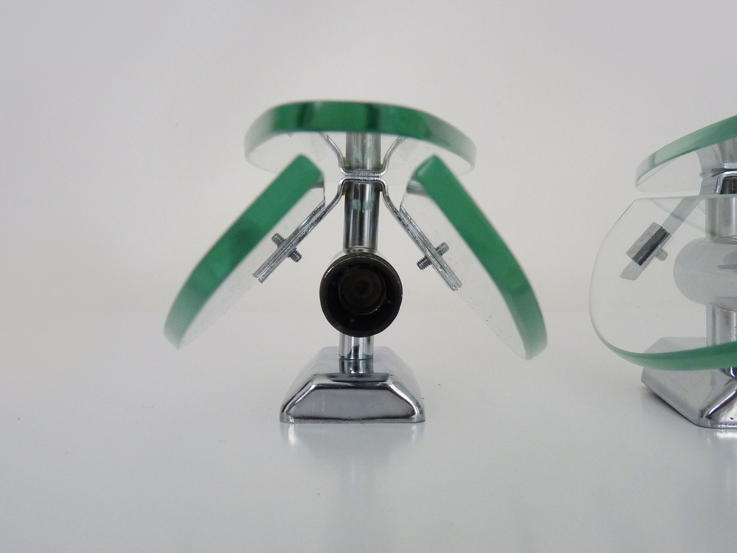 Paire d'appliques italienne Veca en verre bleuté et chrome, simple feux. Années 70