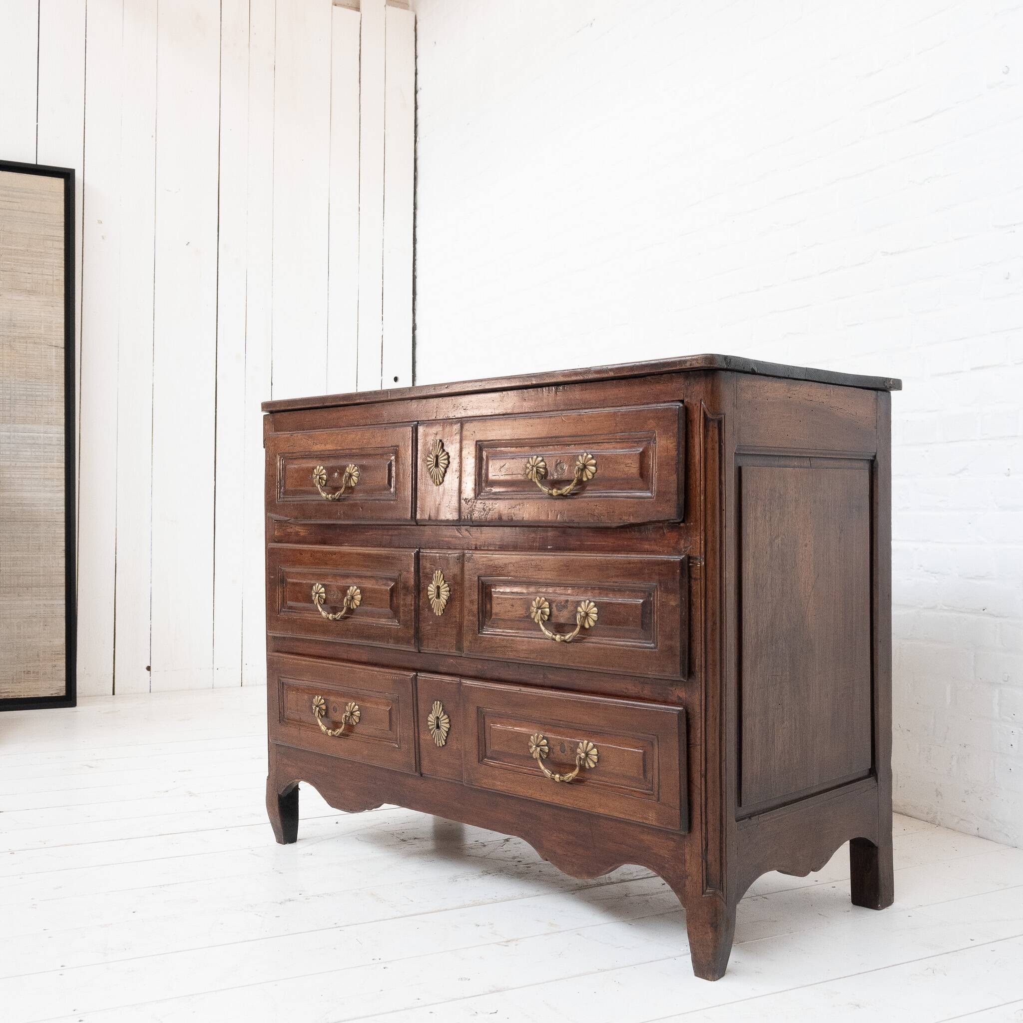 Commode Française Louis XVI en noyer, 18ème