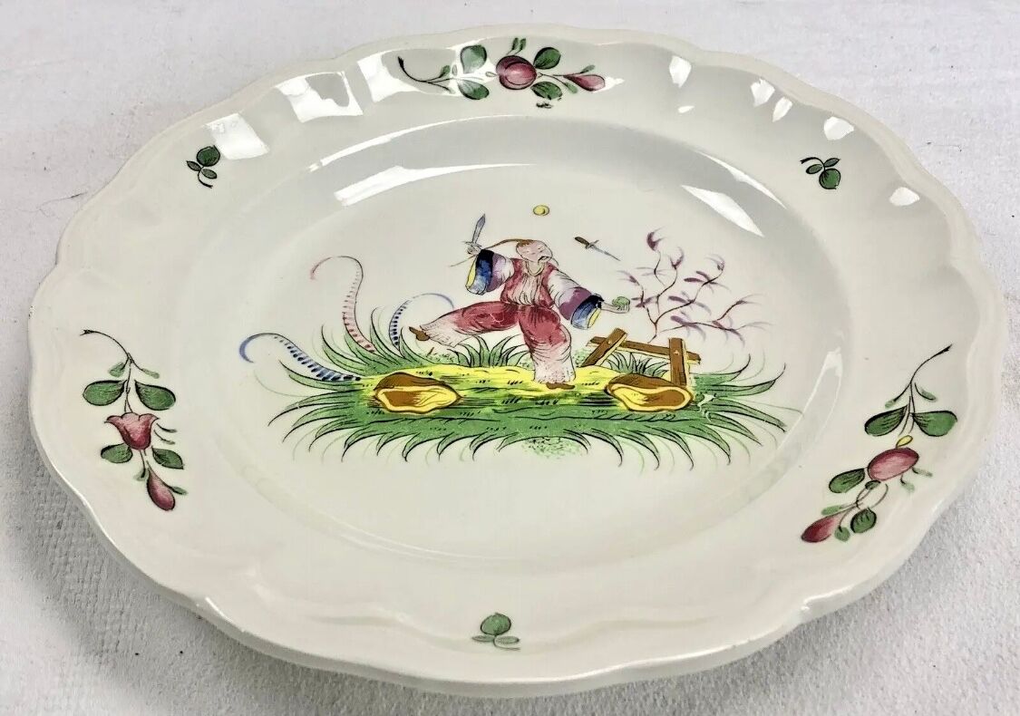 Hollow round dish décor with Chinese Saint Clément Lunéville