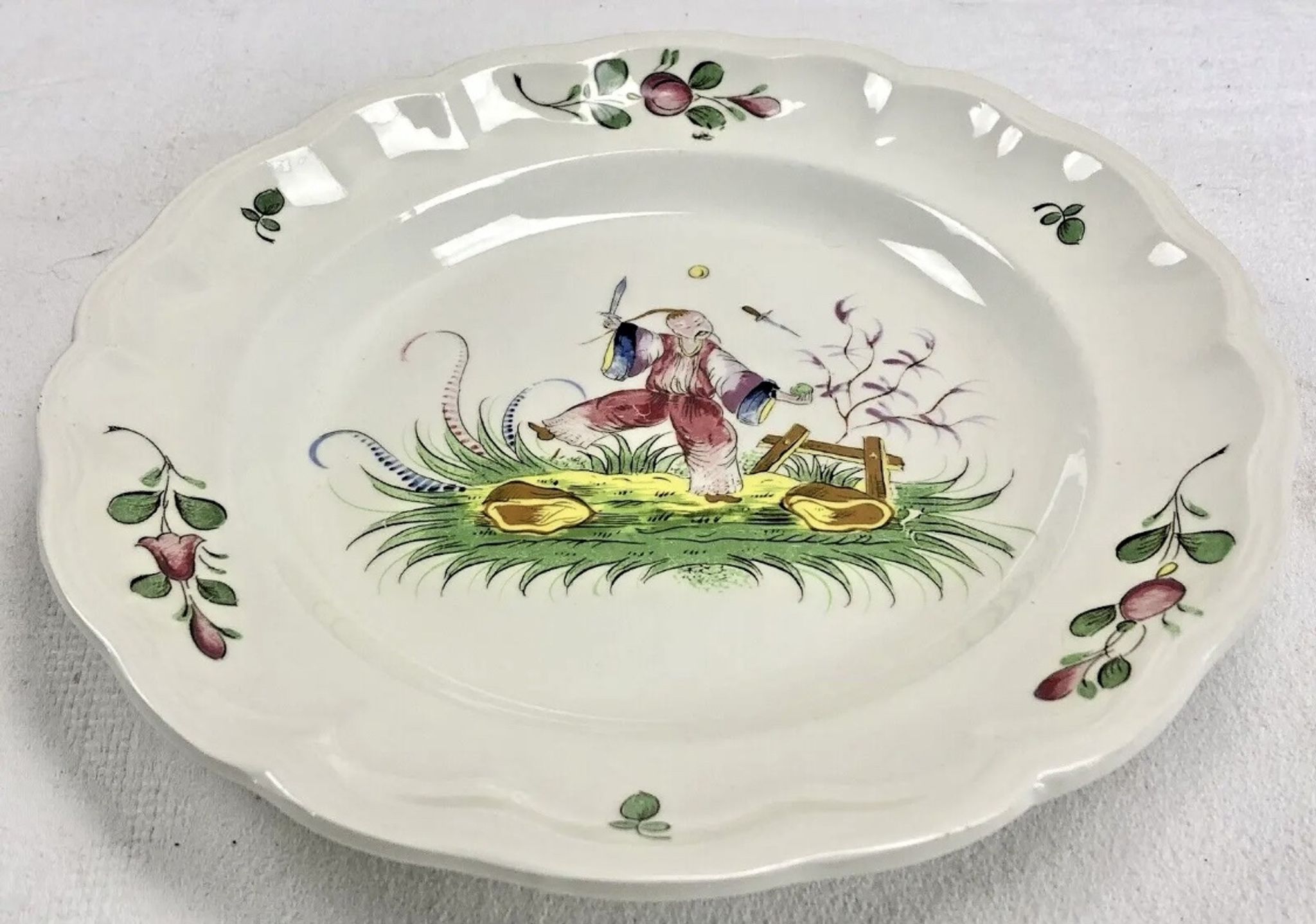 Hollow round dish décor with Chinese Saint Clément Lunéville