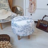 Pouf / Repose pieds vintage en toile de Jouy bleu