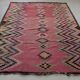 Tapis kilim ancien dans des tons rose