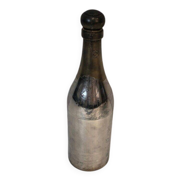 Rare shaker en métal argenté et laiton en forme de bouteille de champagne