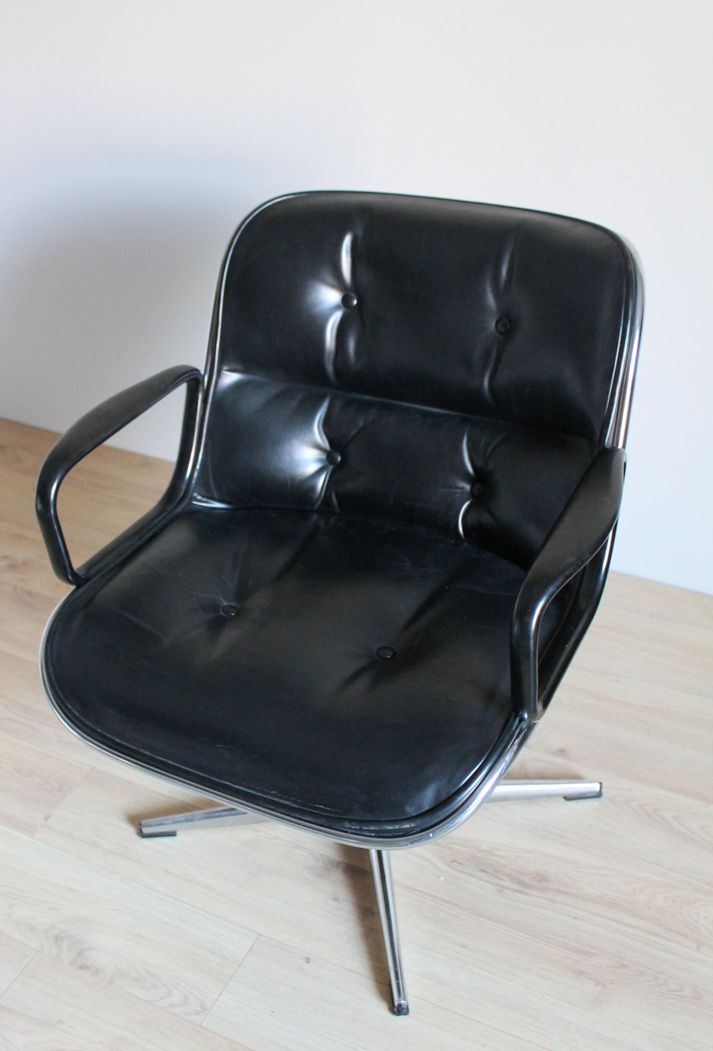 Fauteuil cuir de Charles Pollock 1970
