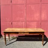 Farm table