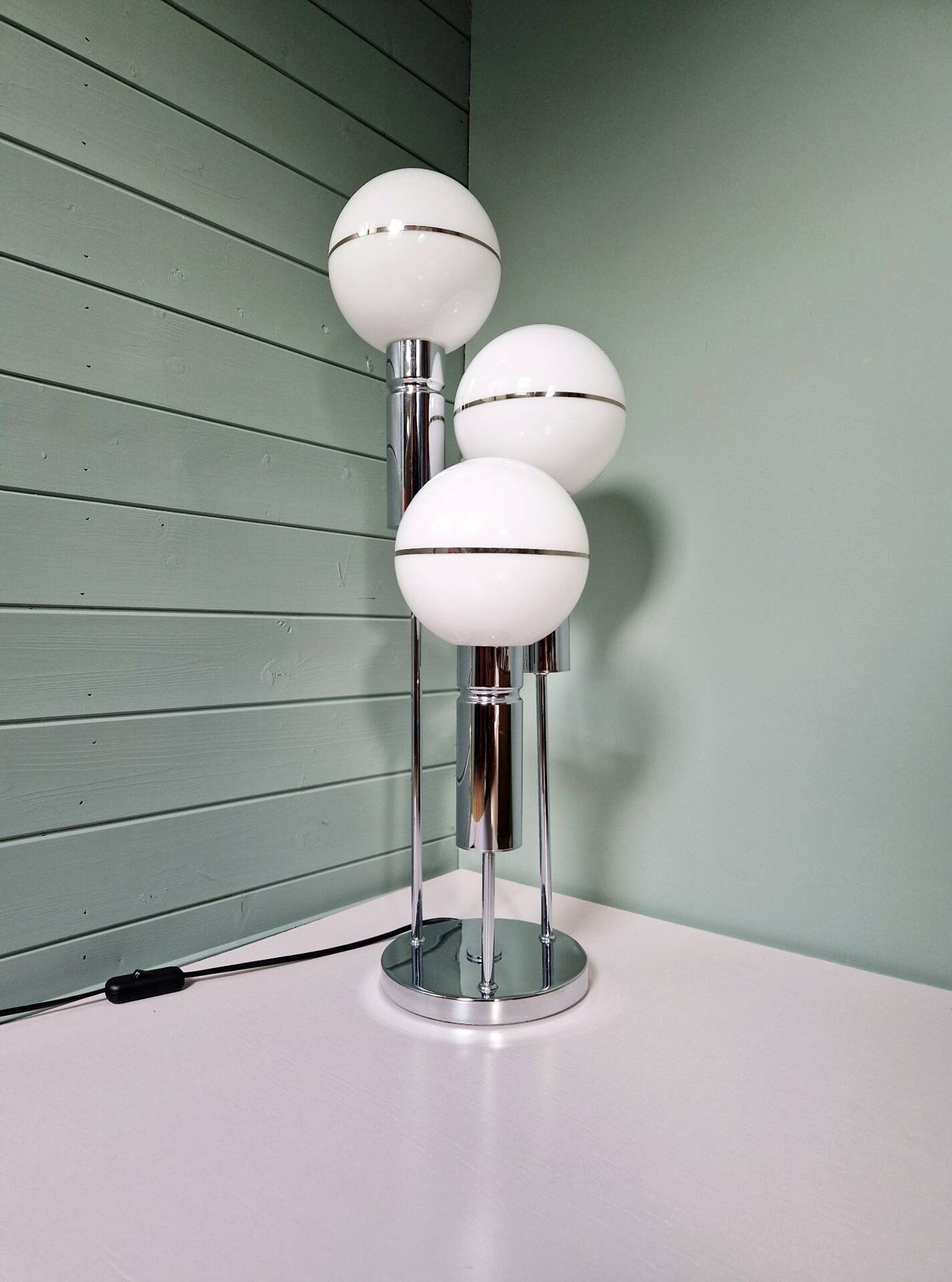 Lampe Space en métal chromé et globe en opaline, 1970