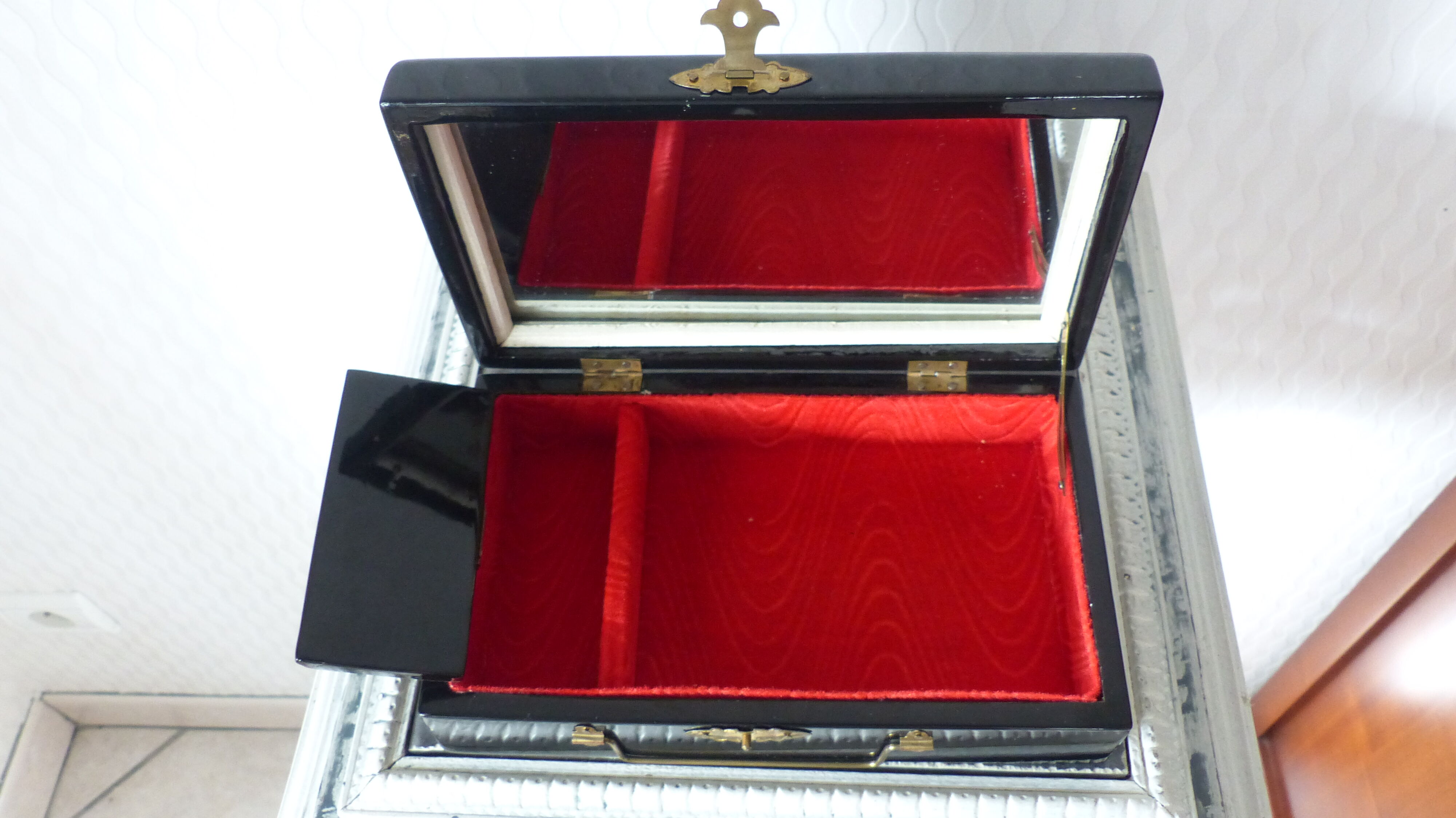 Jewelry box