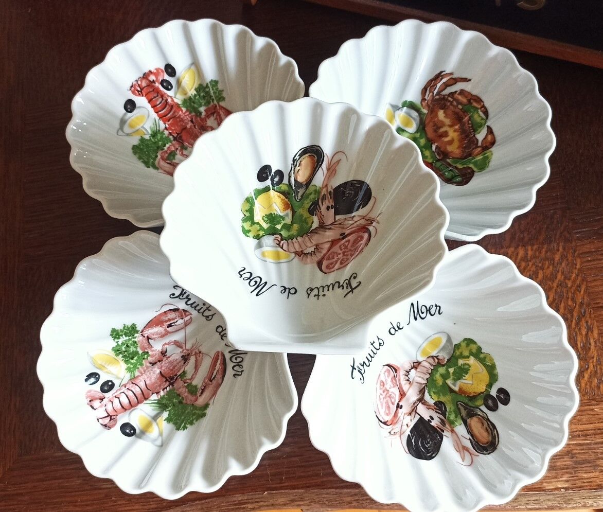 5 porcelain service cups by the Hirondelle