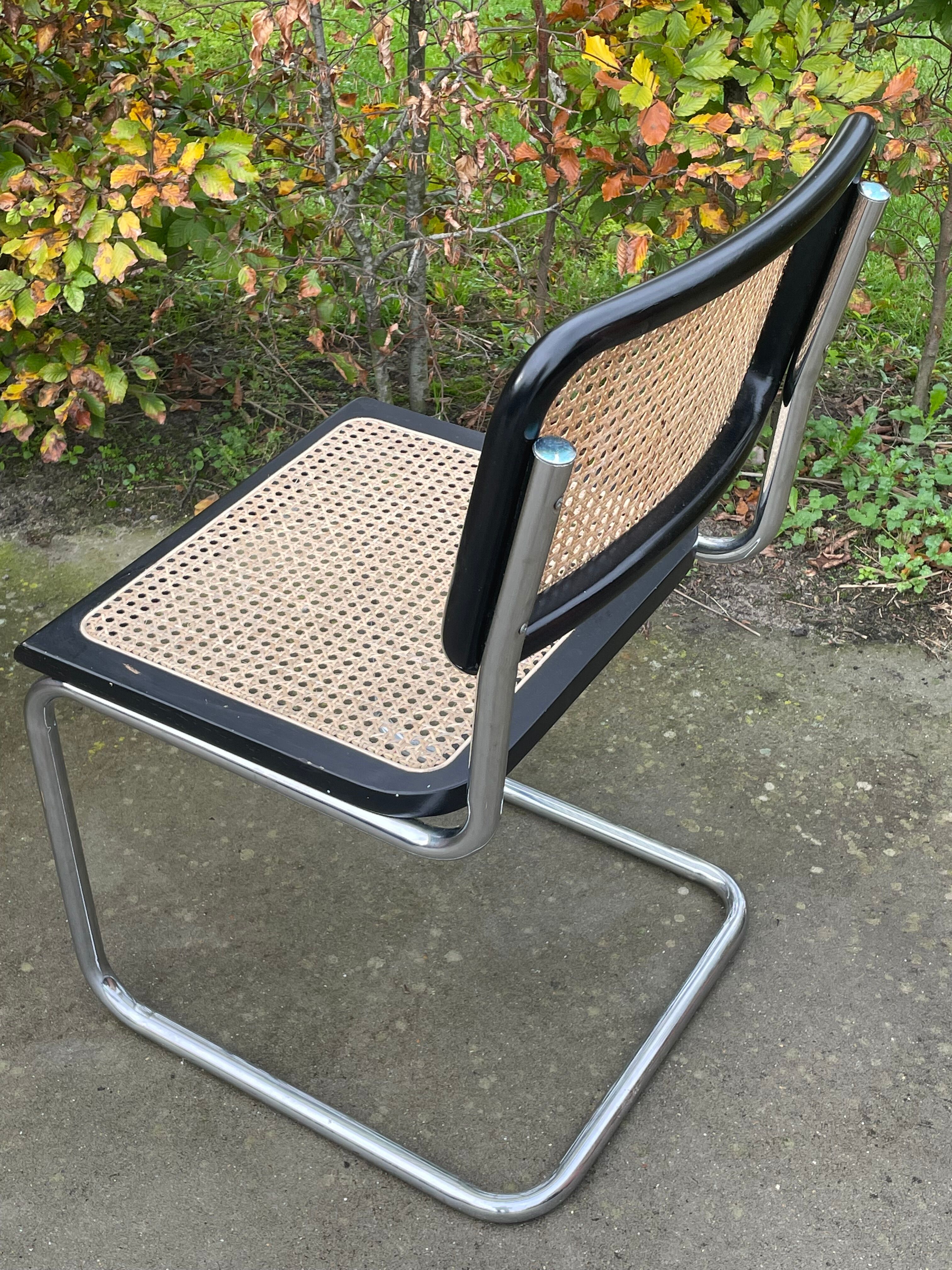 Chaise Cesca modèle b32 en chrome et noir par Marcel Breuer