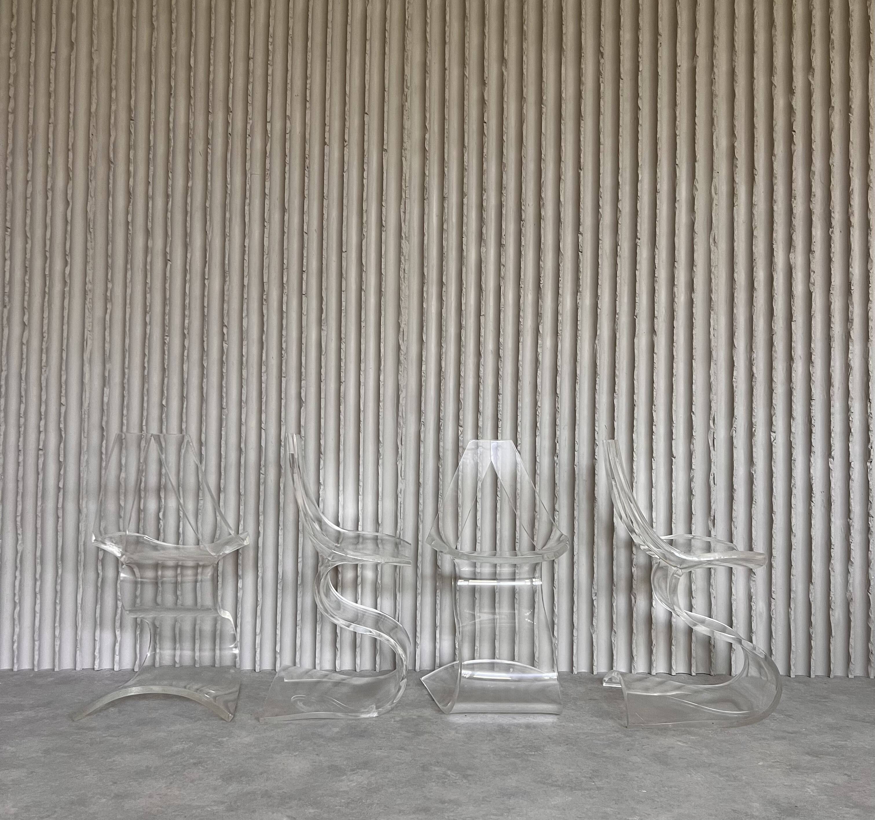 Ensemble rare de 4 chaises sculpturales en Lucite par Michel Dumas