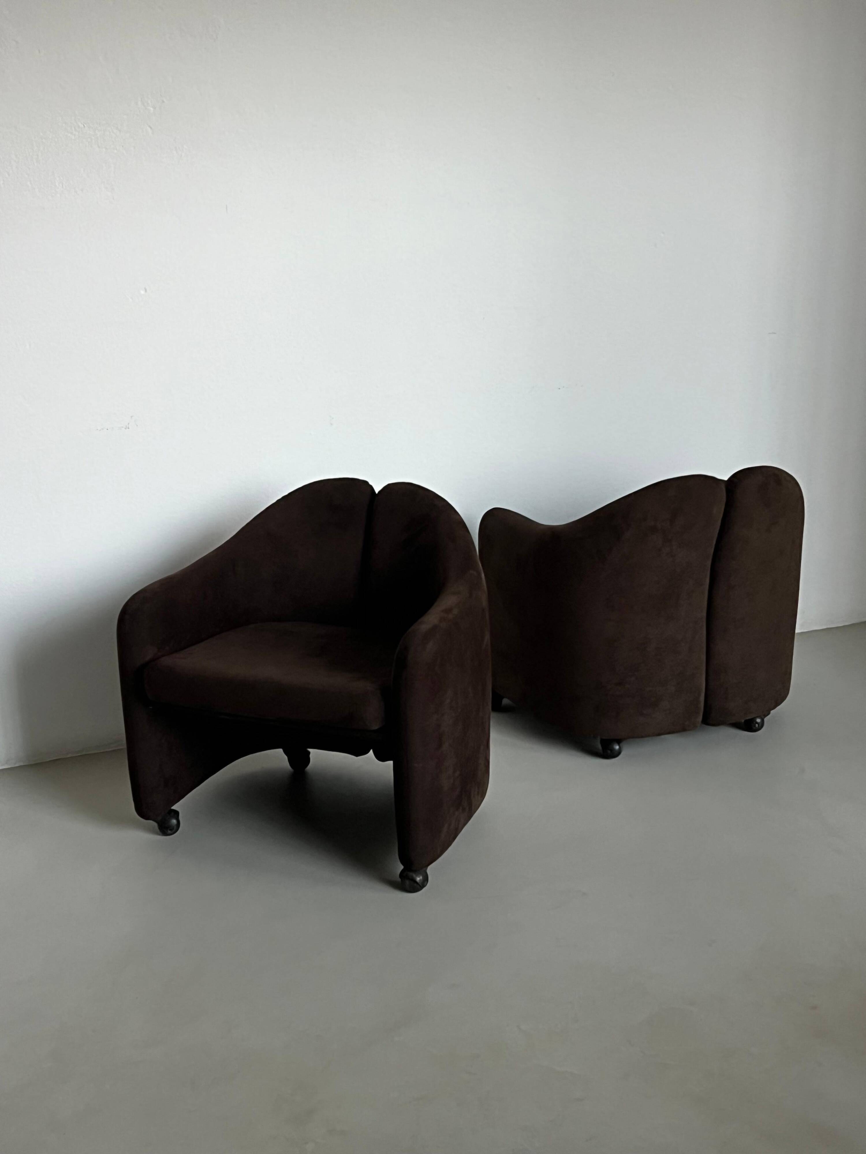 Set of Two Vintage P142 lounge chairs by Eugenio Gerli for Tecno