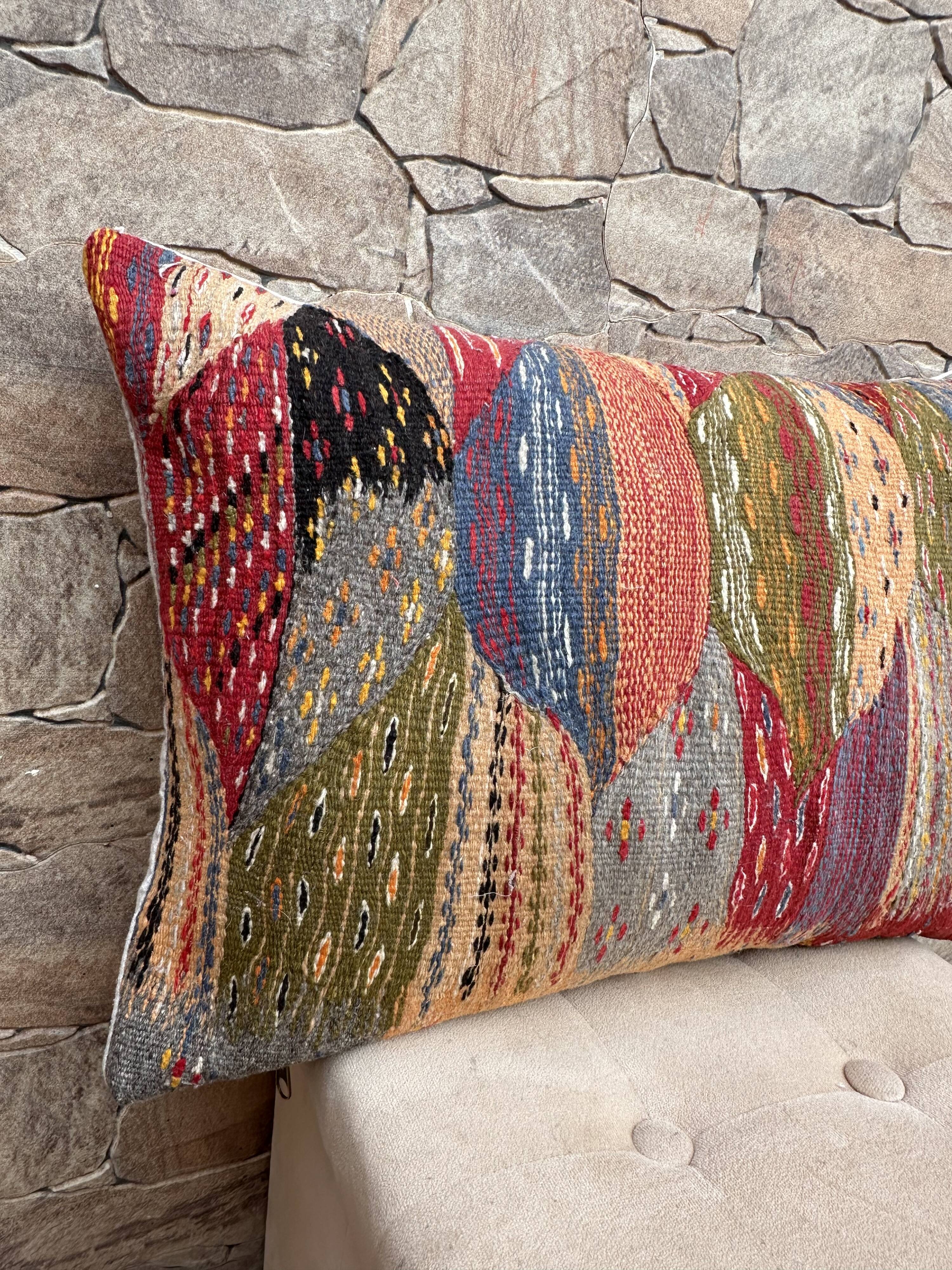 Magnifique coussin Kilim berbère vintage du Maroc