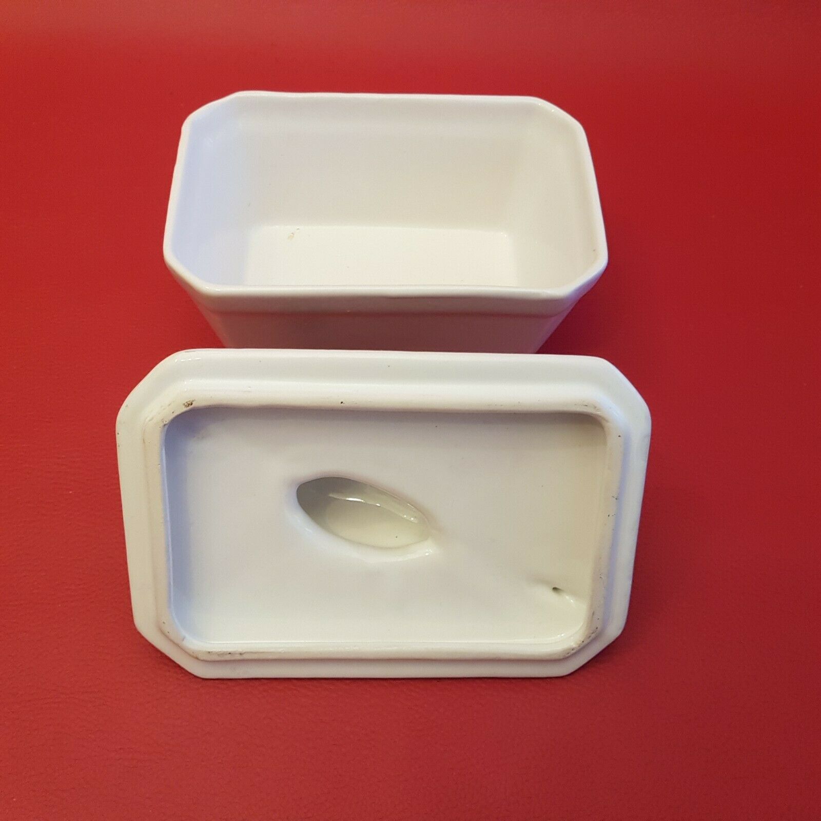 Old butter box in ceramic slurry decoration pheasant statuette