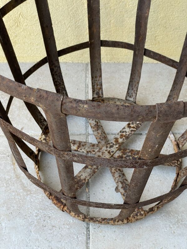 Metal basket for dame-jeanne