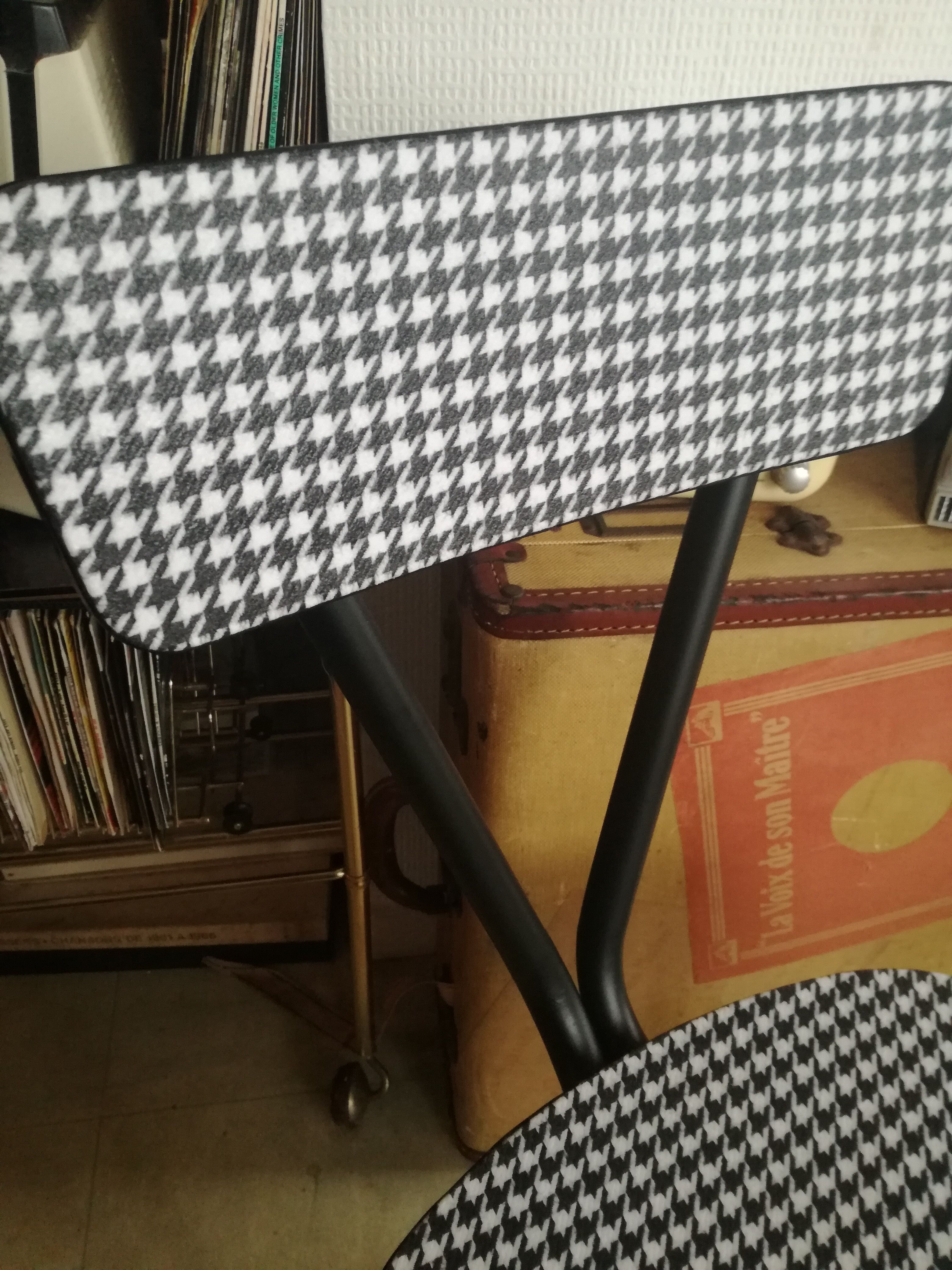 Chaise vintage pied de poule