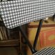 Chaise vintage pied de poule