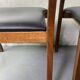 Paire de fauteuils en cuir et bois