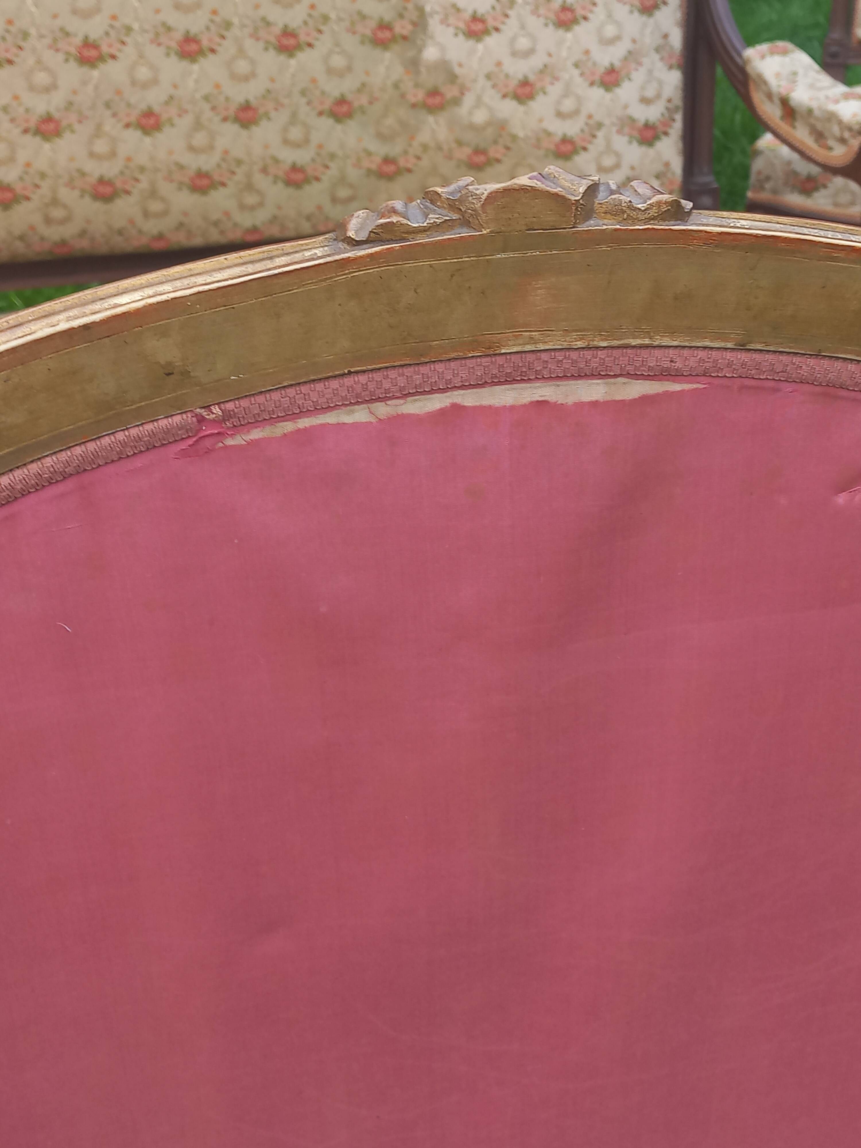 Golden wooden fireplace screen and Aubusson tapestry, 19th century.