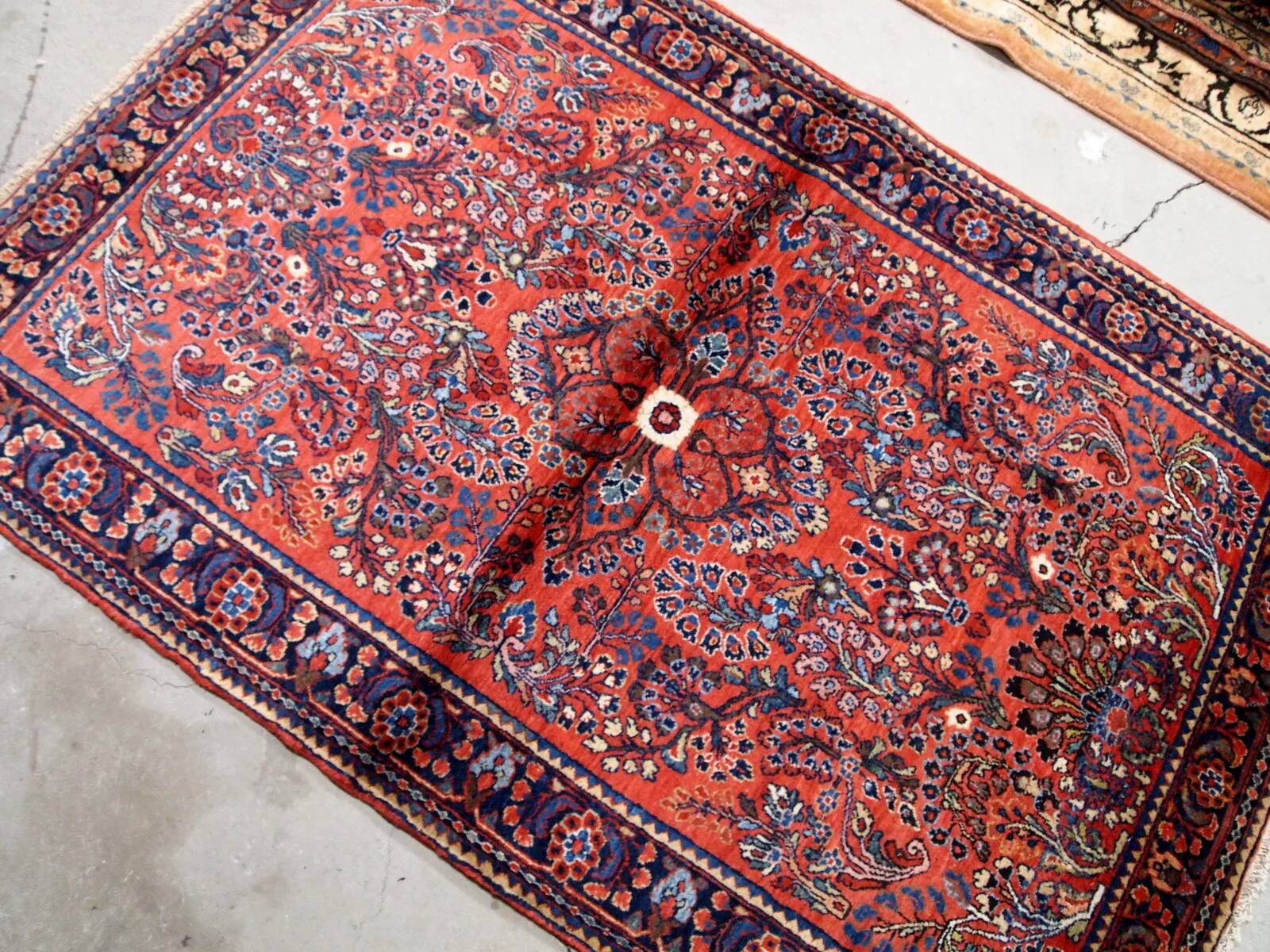 Handmade antique Persian Sarouk rug 3.2' x 5.2' (97cm x 158cm) 1920s