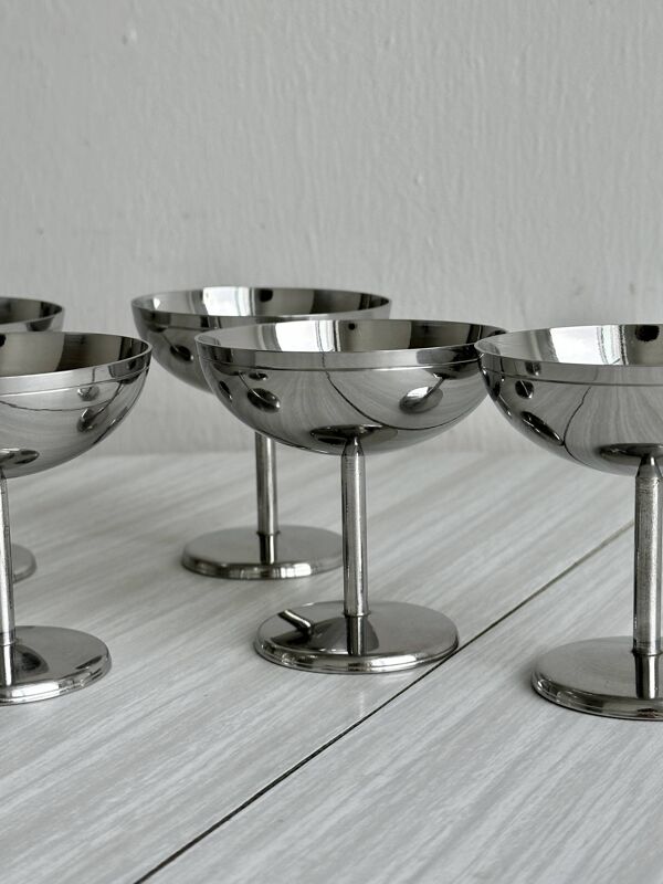 6 petites coupes à dessert en inox sur pied