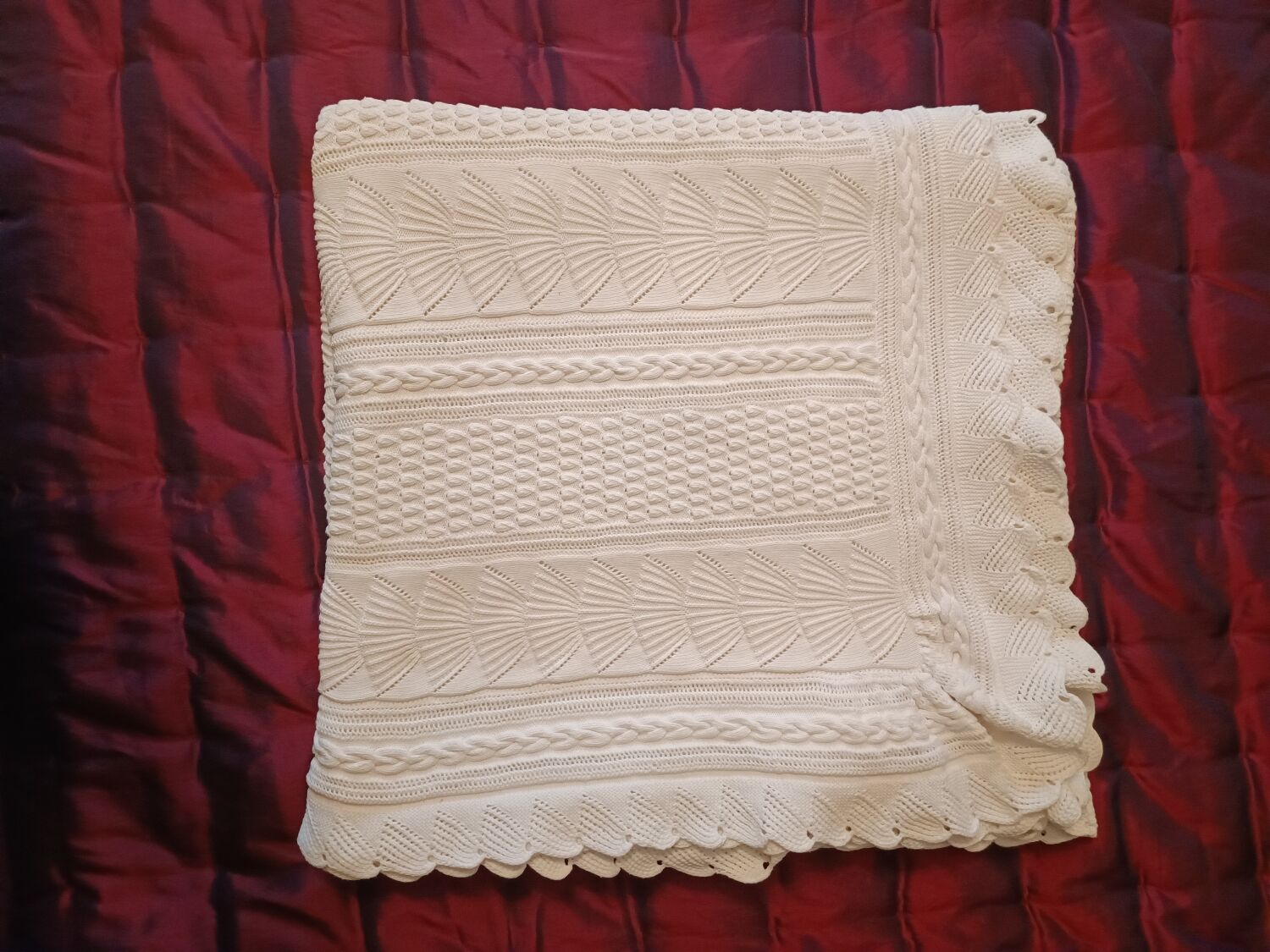 White cotton hand-knitted blanket