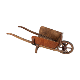 Former child wheelbarrow
