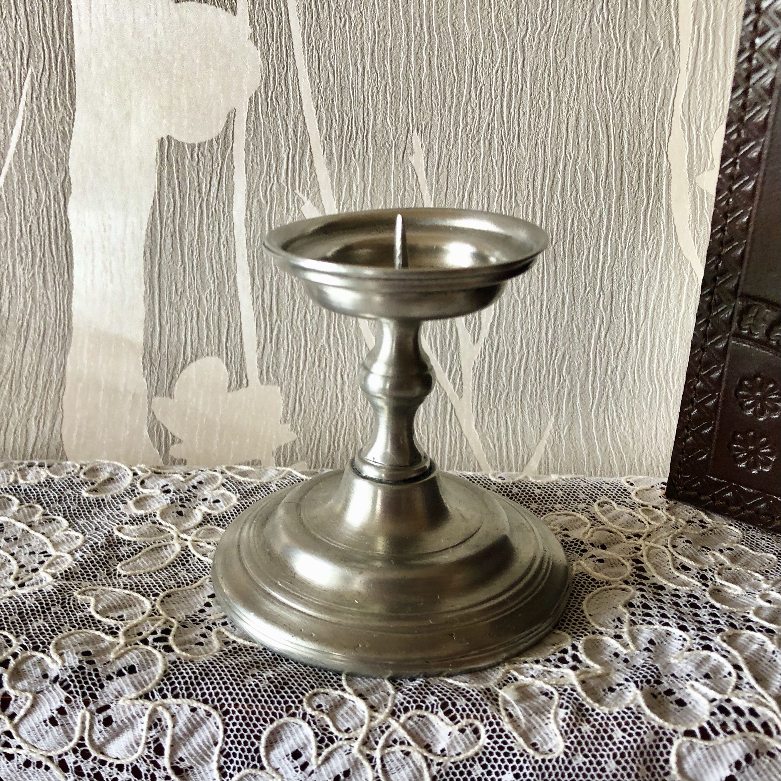 Candle holder prick candle in tin punch lion standing
