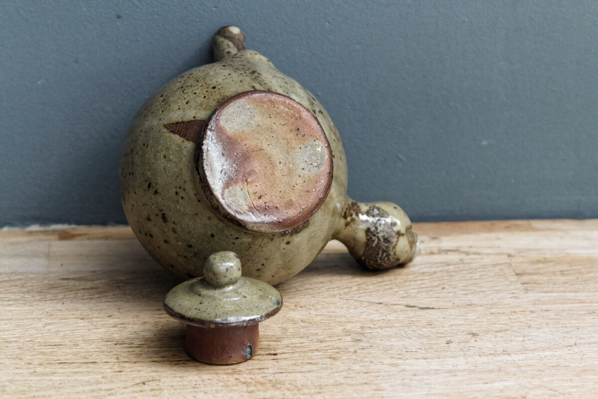 Artisanal teapot in glazed sandstone