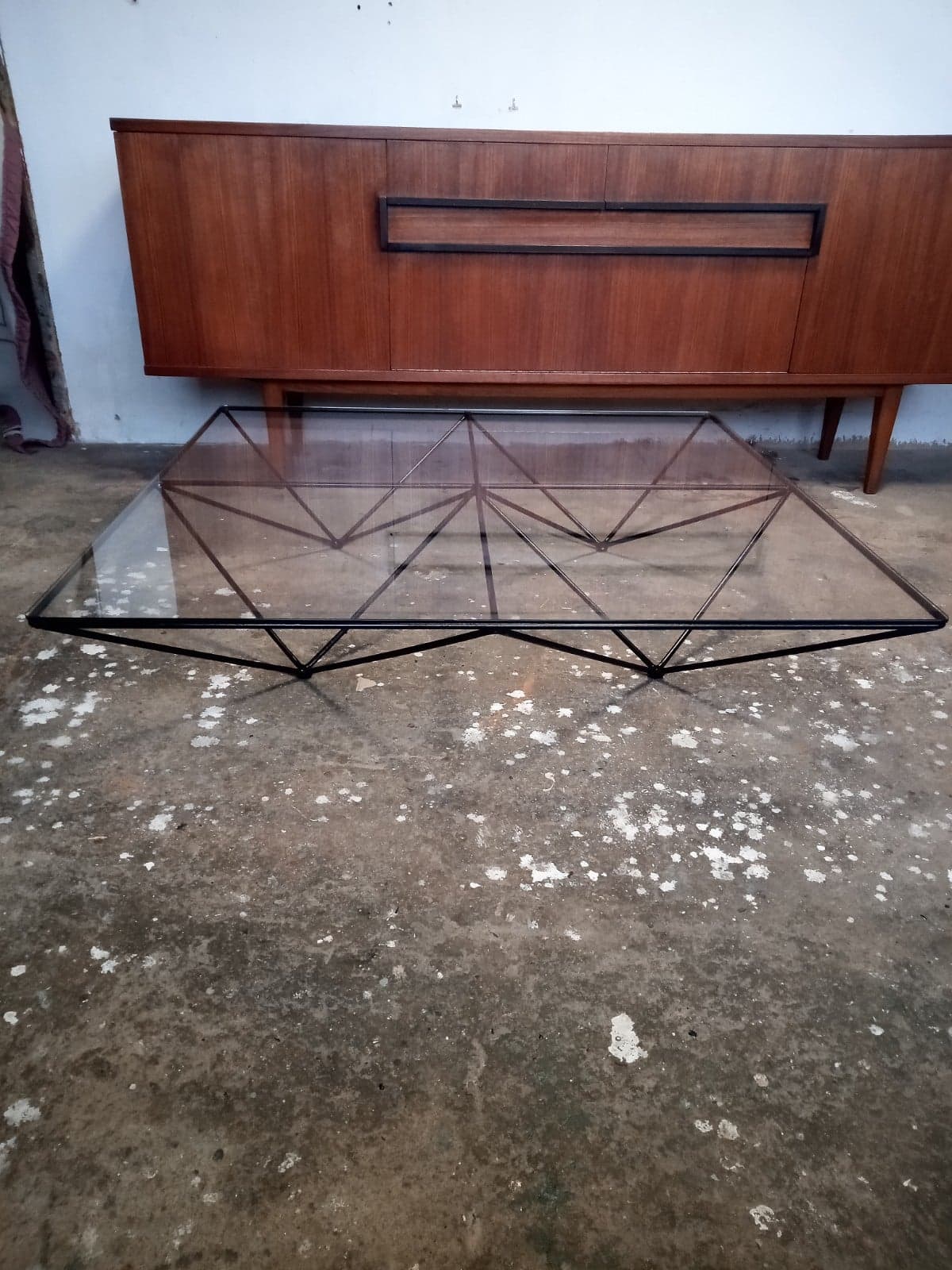 Alanda coffee table by Paolo Piva