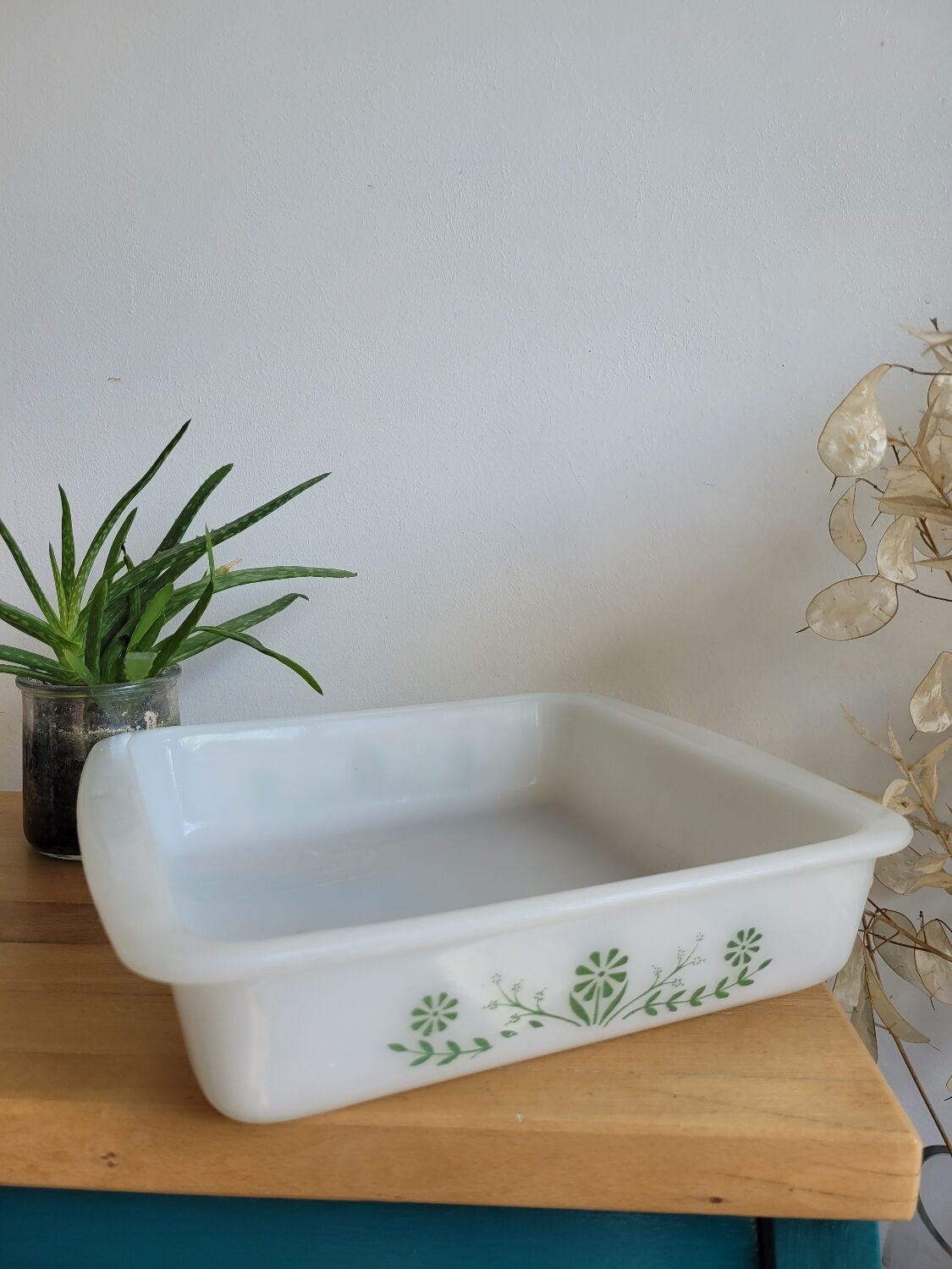 Square opaline dish Glasbake