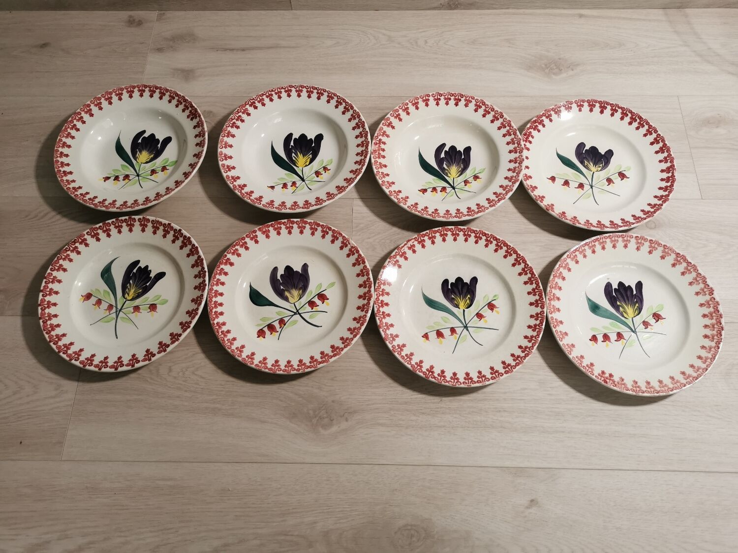 Assiettes anciennes fleuries, Moulin des loups