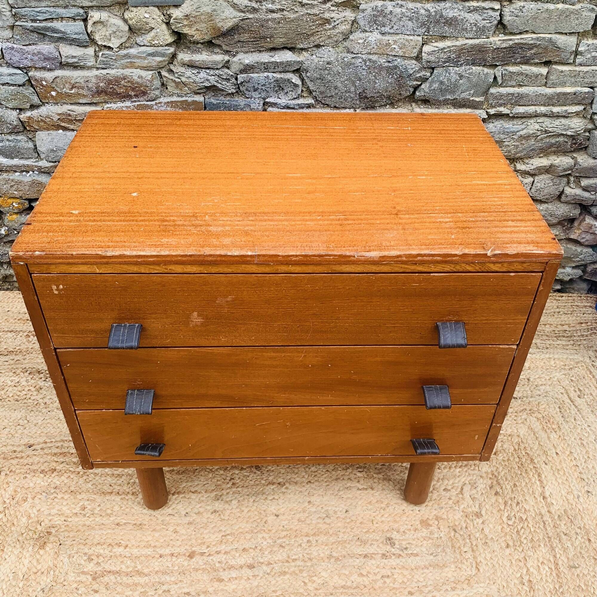 Vintage chest of drawers with leather handles – 1950s/60s