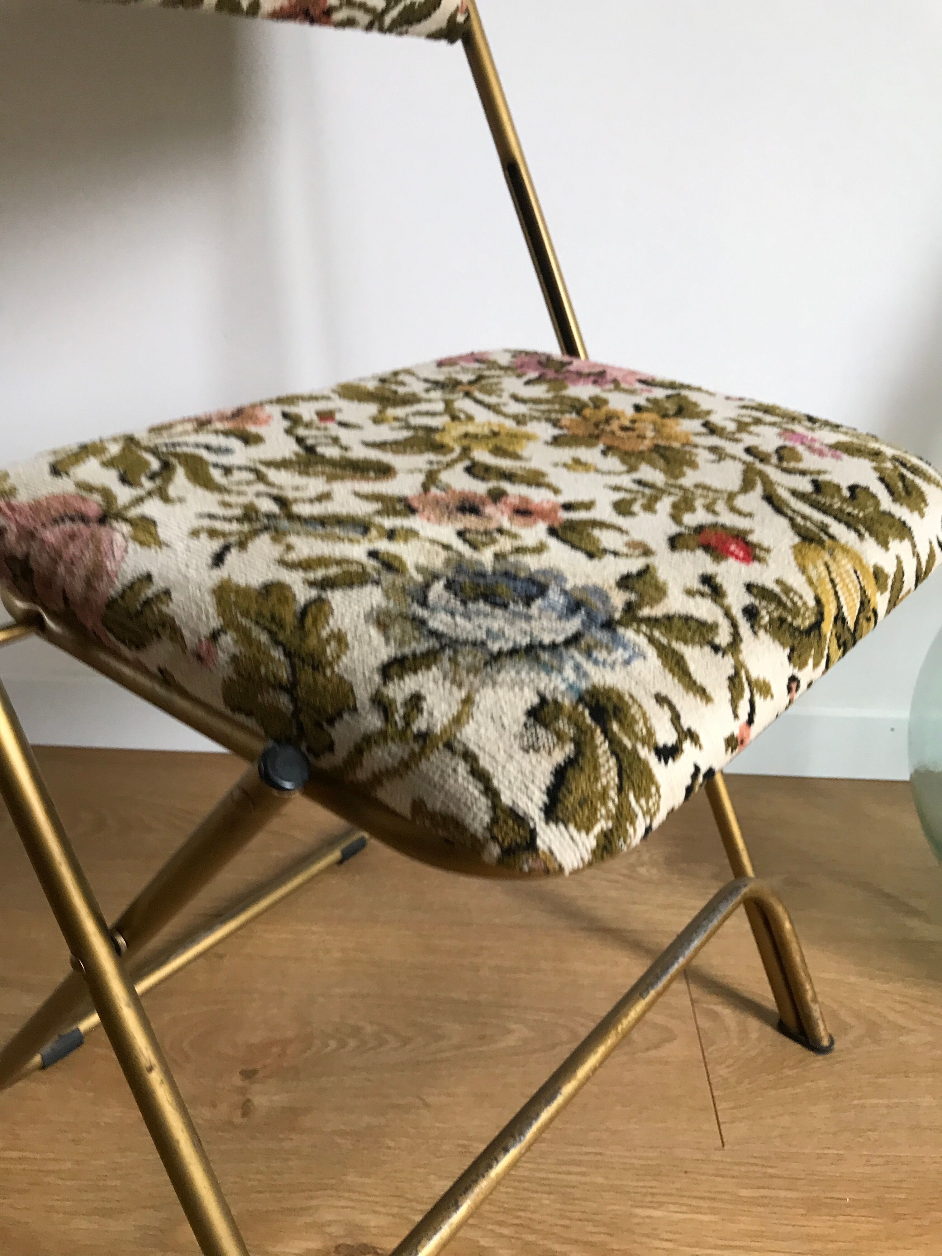 Chaise pliante vintage lafuma chantazur au tissu brodé fleuri