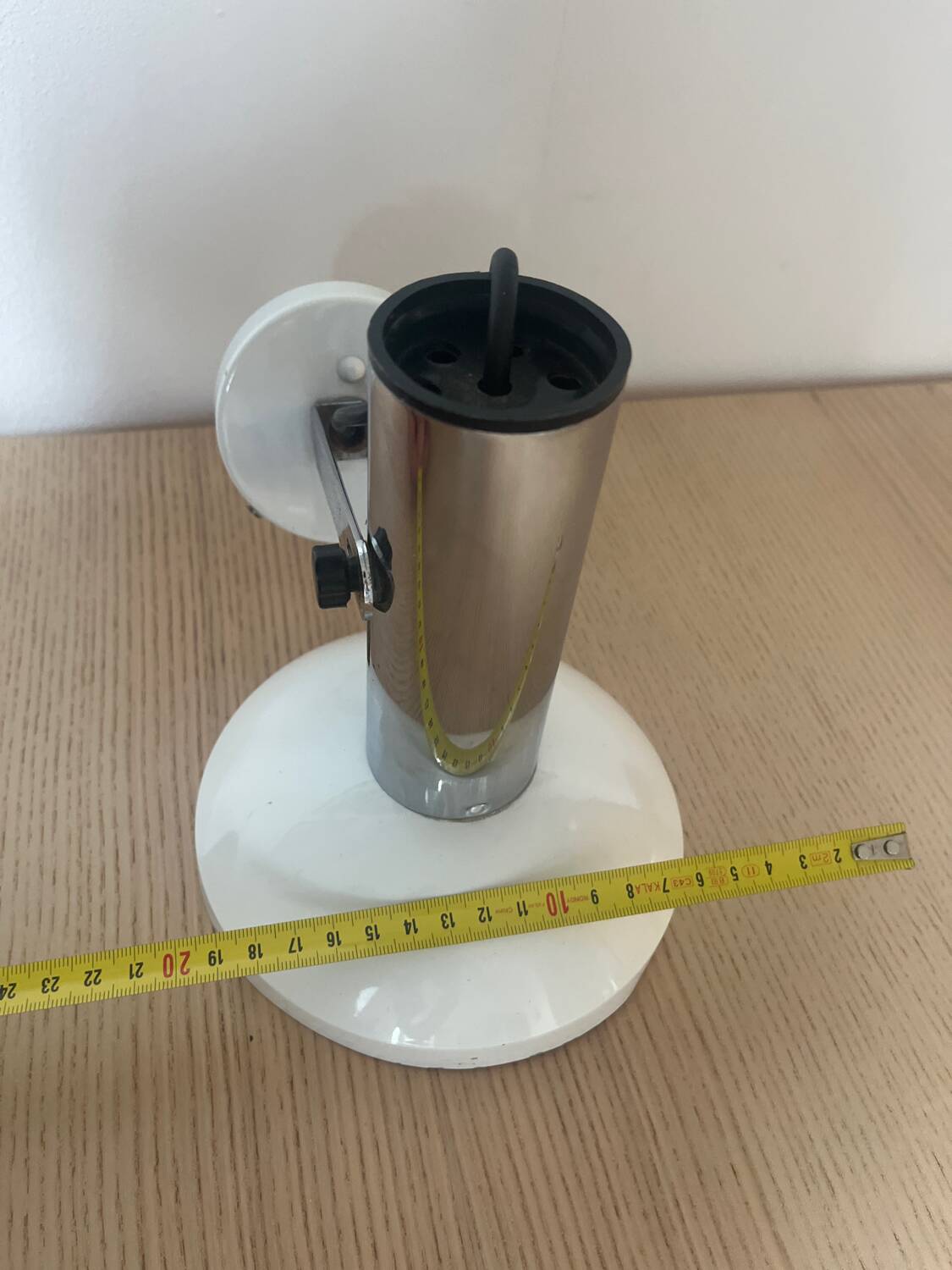 Wall light in metal and chrome-plated plastic