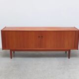 Buffet en teck danois avec portes tambour, années 1960.