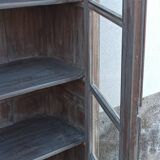 Armoire vitrée en bois ancien blanchi