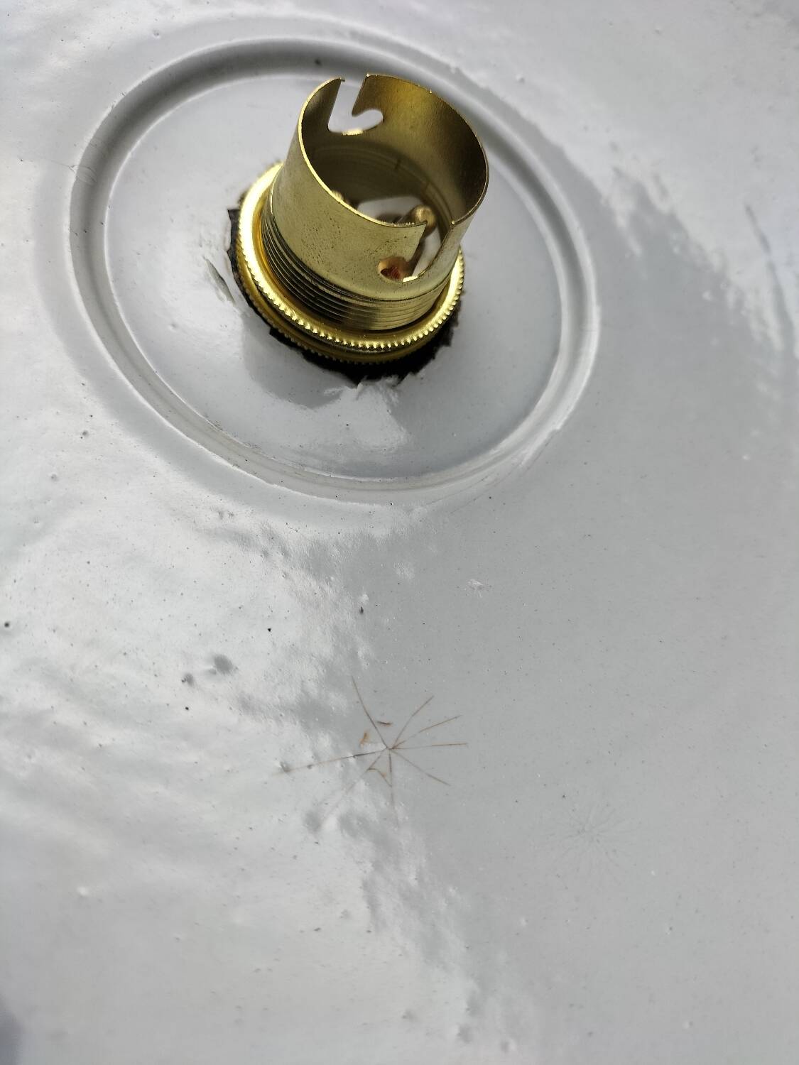 3 enamelled sheet metal suspensions