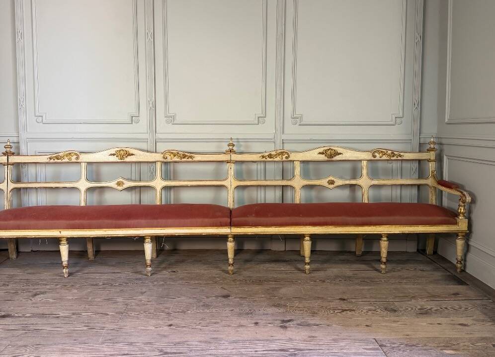 Carved wooden bench, gilded and painted, Italy around 1880, 510cm long.