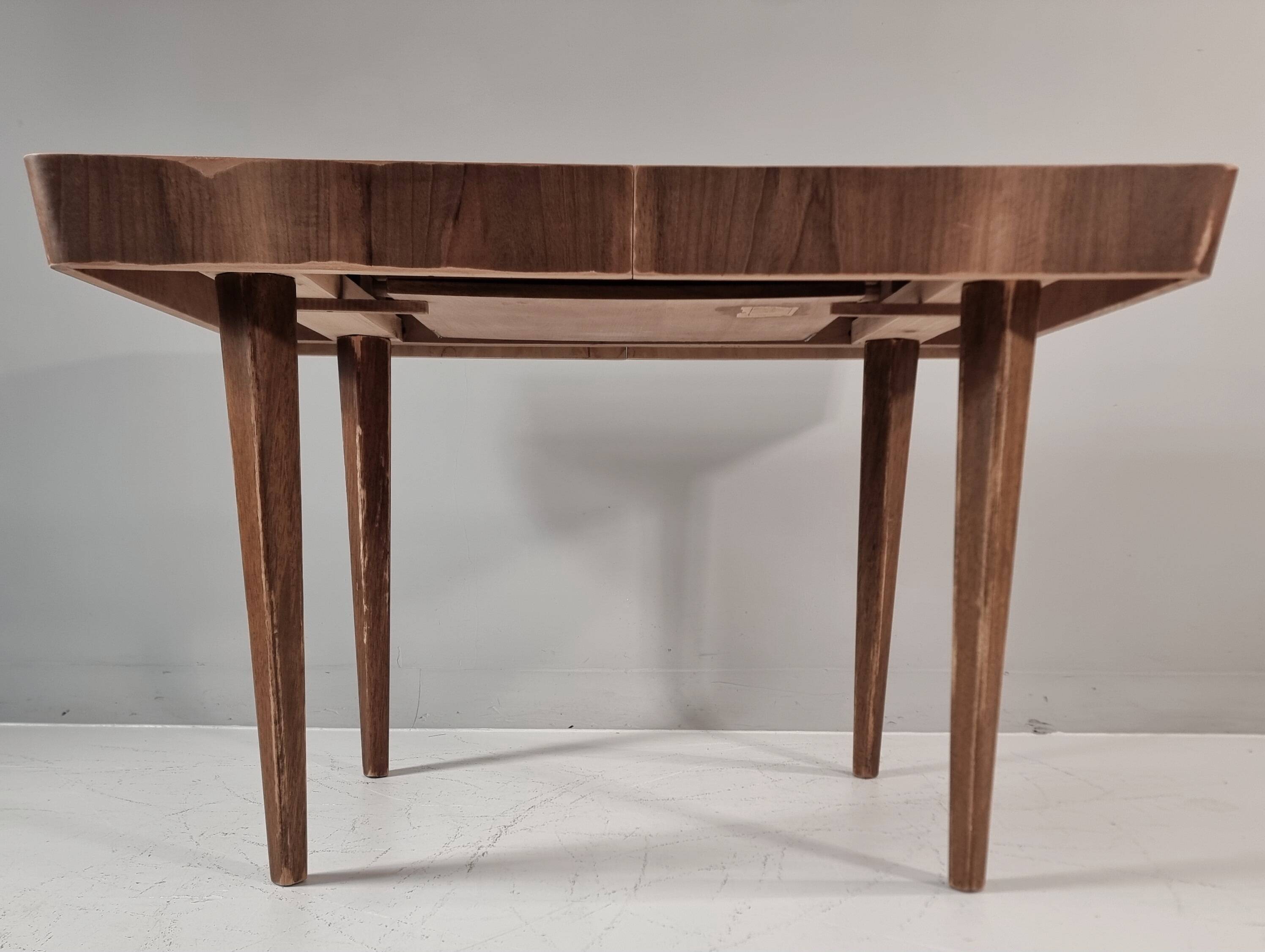 Vintage dining table in walnut, 1970s