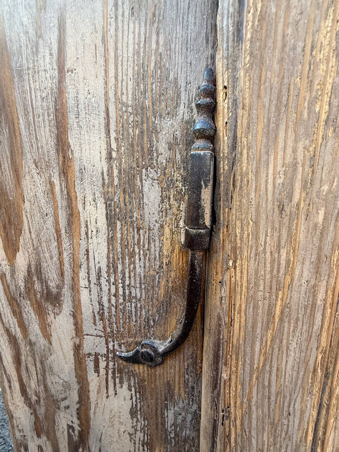 19th-century patinated pine corner buffet from England with shelves.