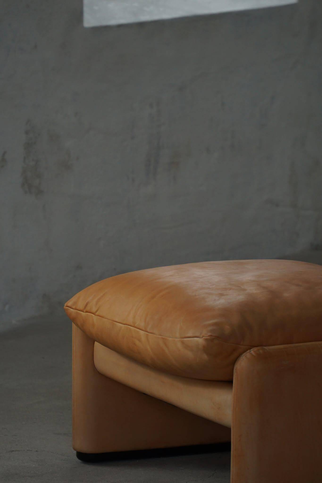 Maralunga ottoman in leather, Vico Magistretti for Cassina, Italian modern, 1973