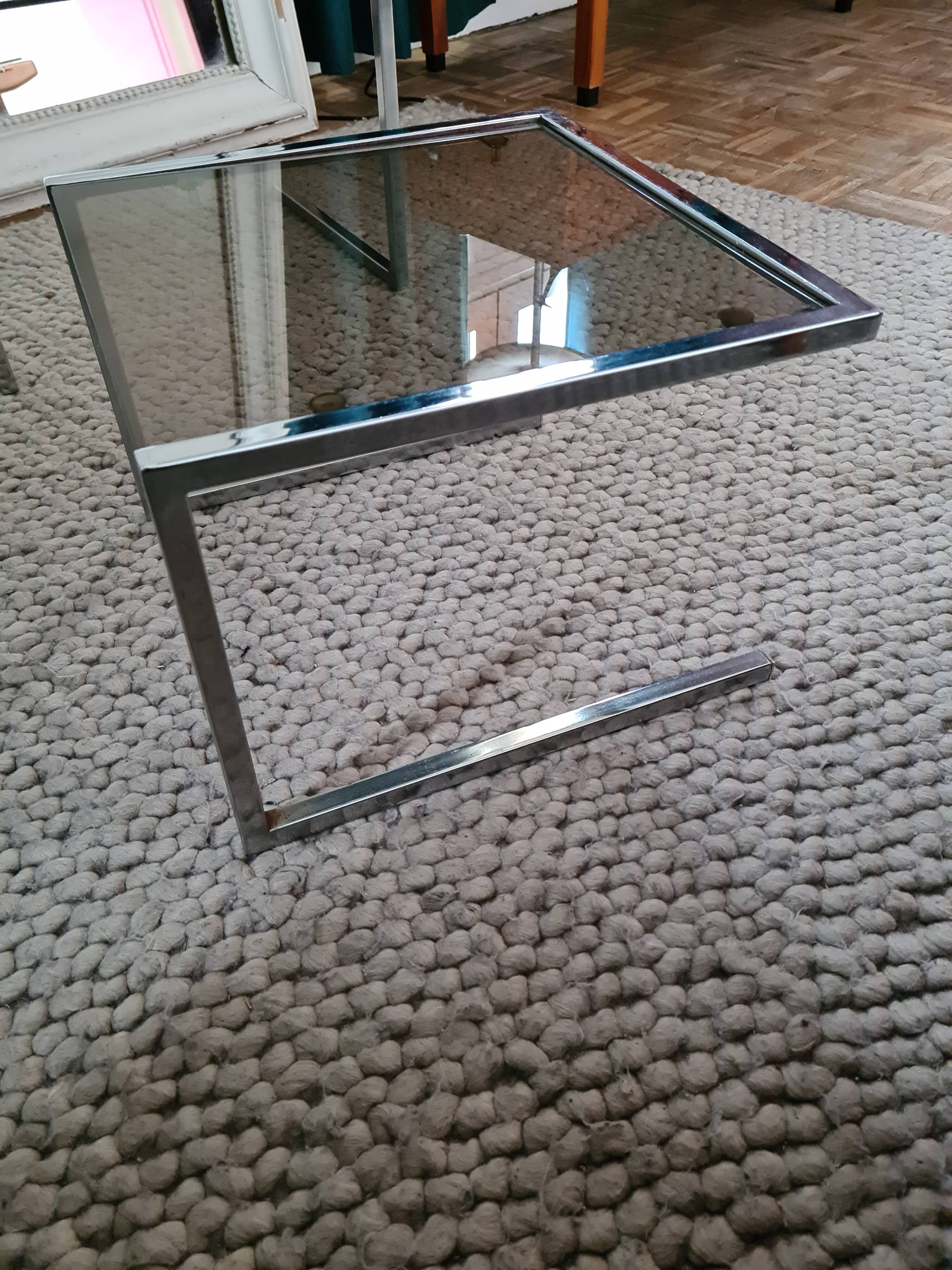 Pair of small tables gigognes