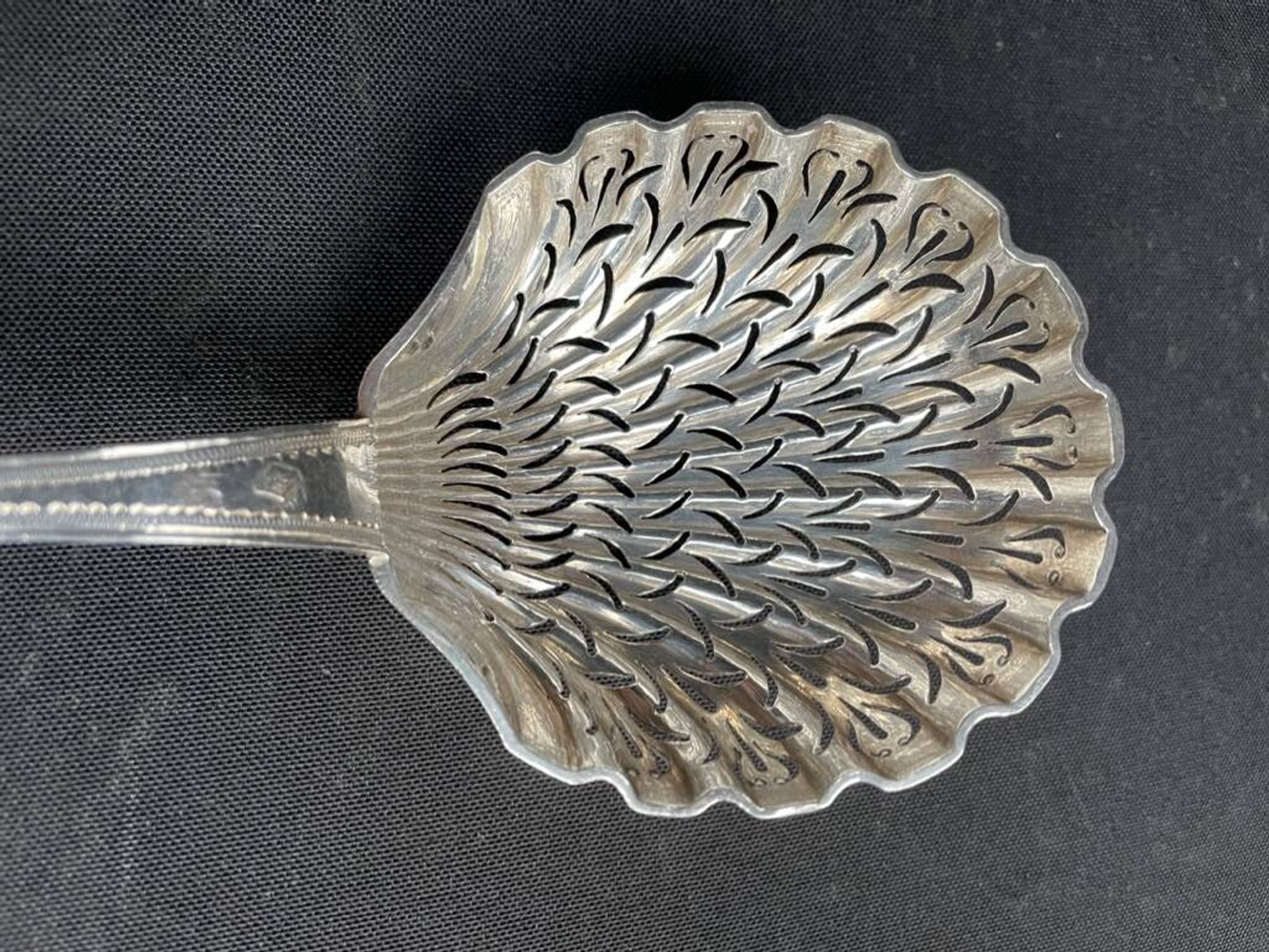 Grande cuillère saupoudreuse en argent 925°/00 - Époque XIXème