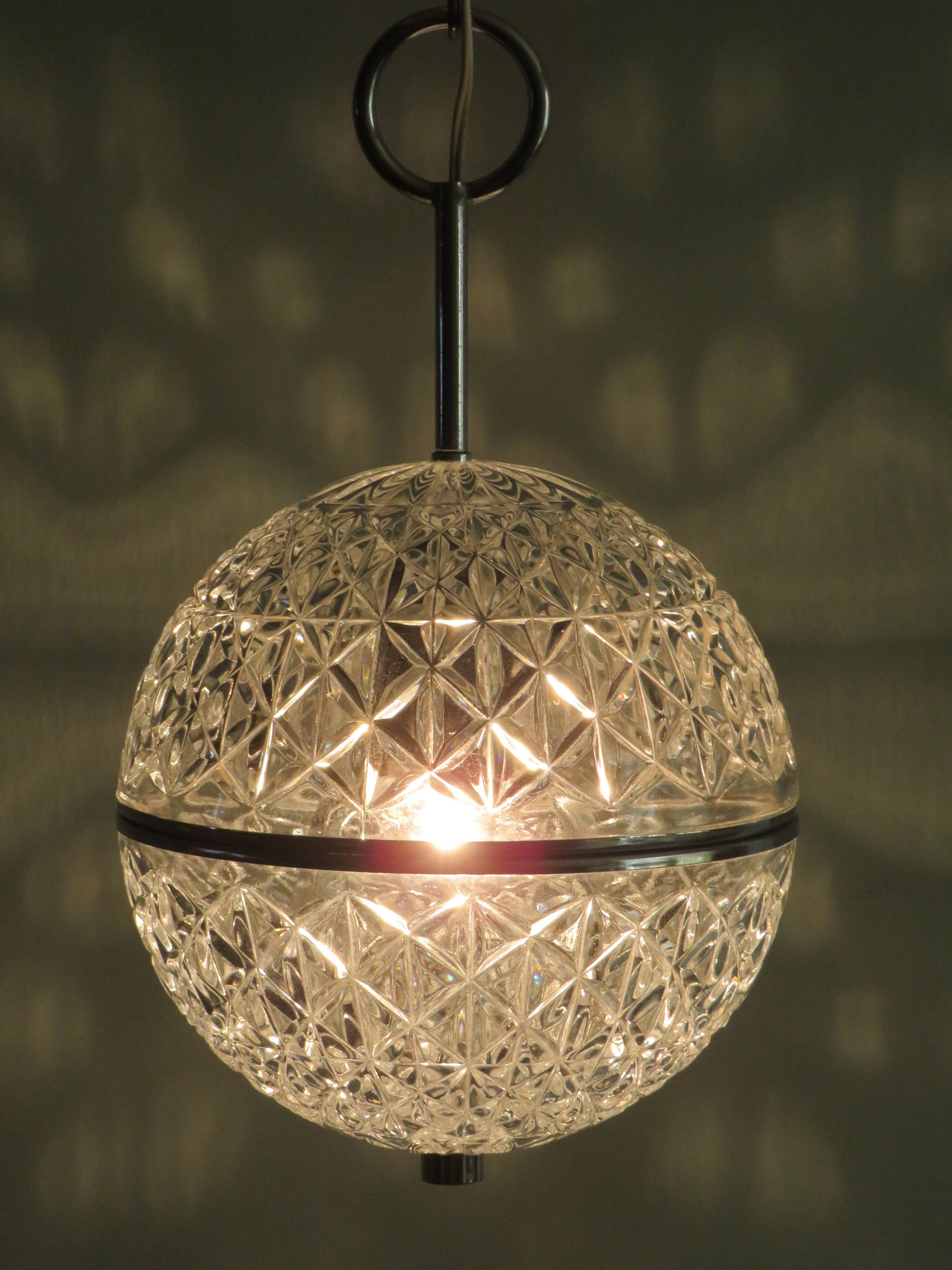 Spherical suspension in cut glass, Belgium 1960-1970