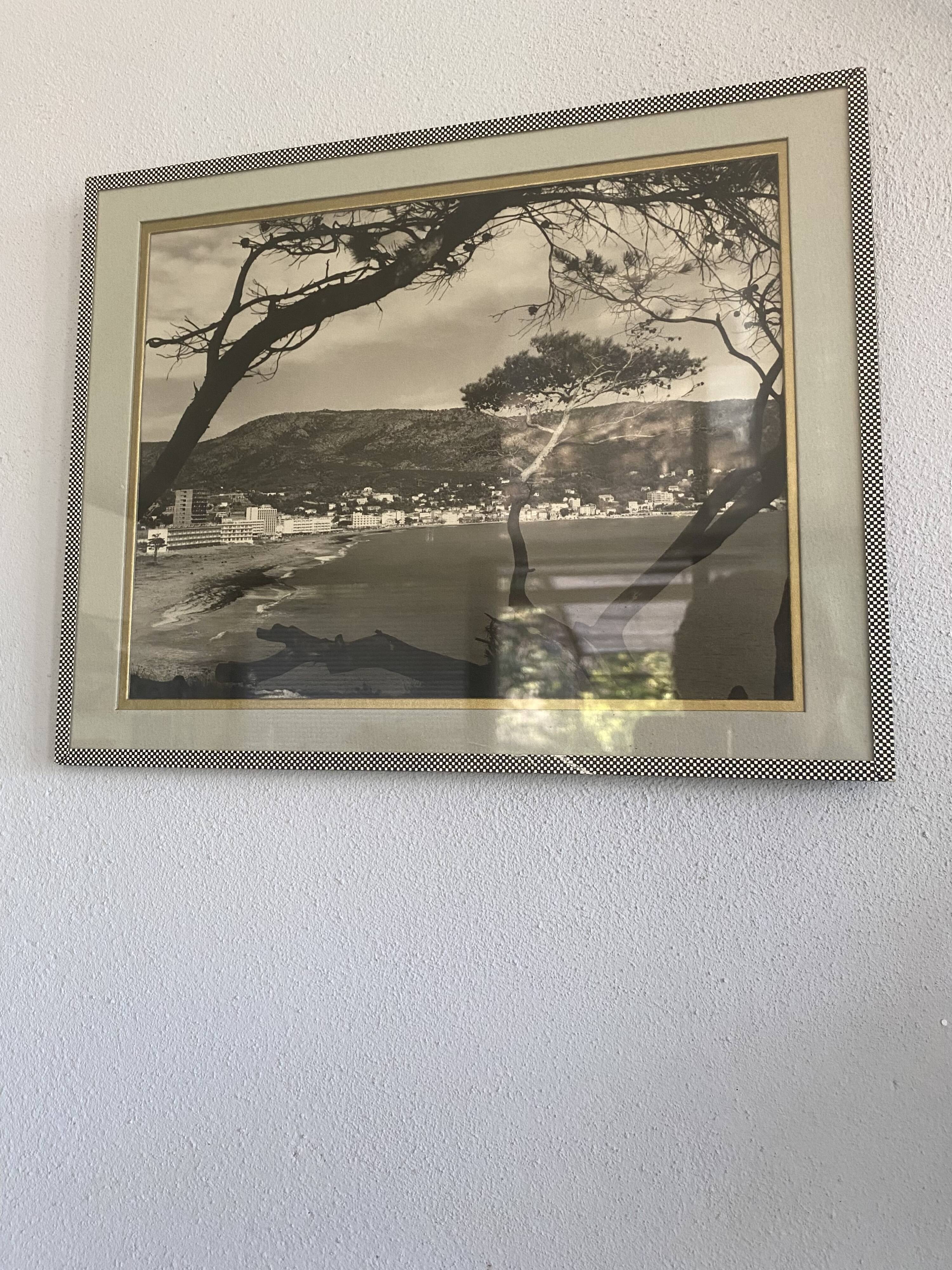 Photo Le Lavandou, circa 60, glass and mats