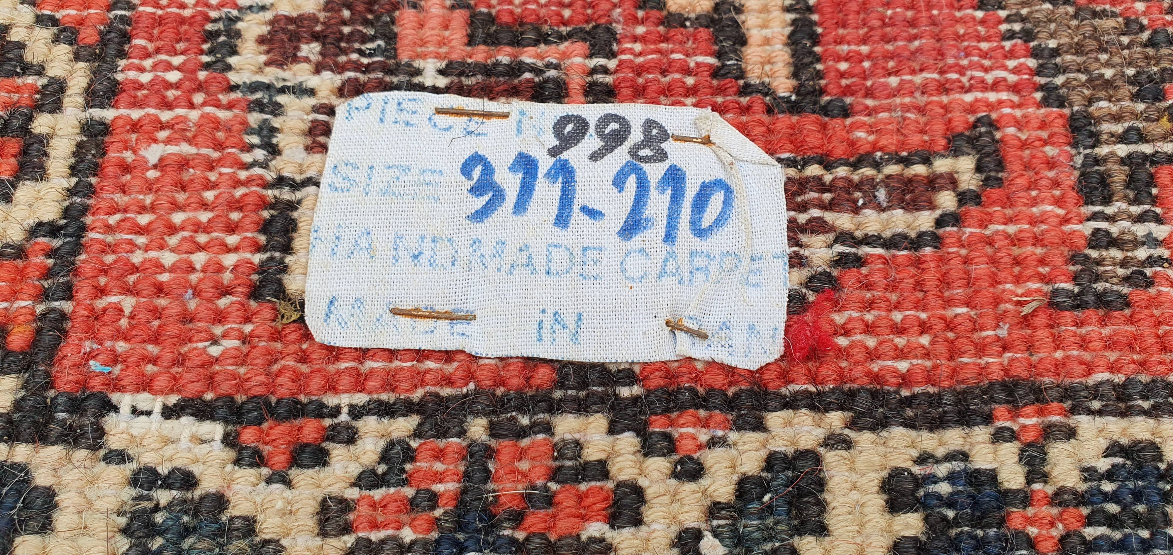 Persian Bakthiar carpet, hand knotted pure wool. Perfect condition. 215 x 300 cm. 1960.