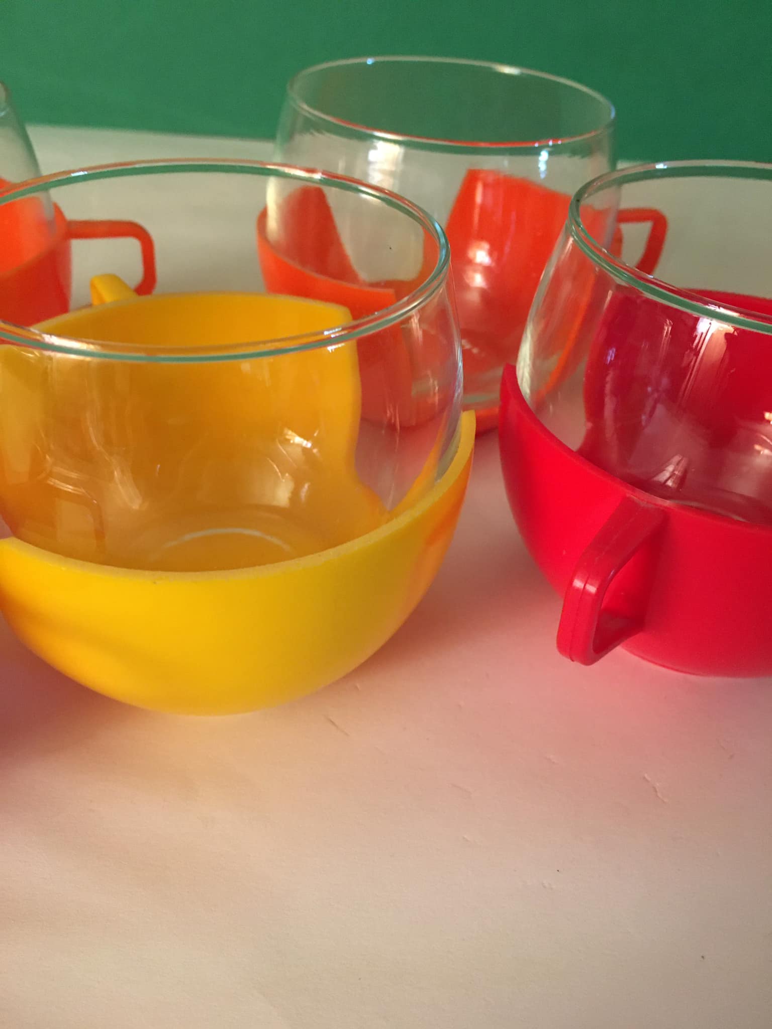 5 vintage glass cups and removable plastic support from the 70s in bright colors